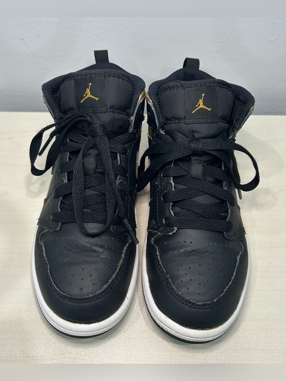 Nike Air Jordan 1 Mid Black Metallic Gold PS Size 1Y DQ8424-071